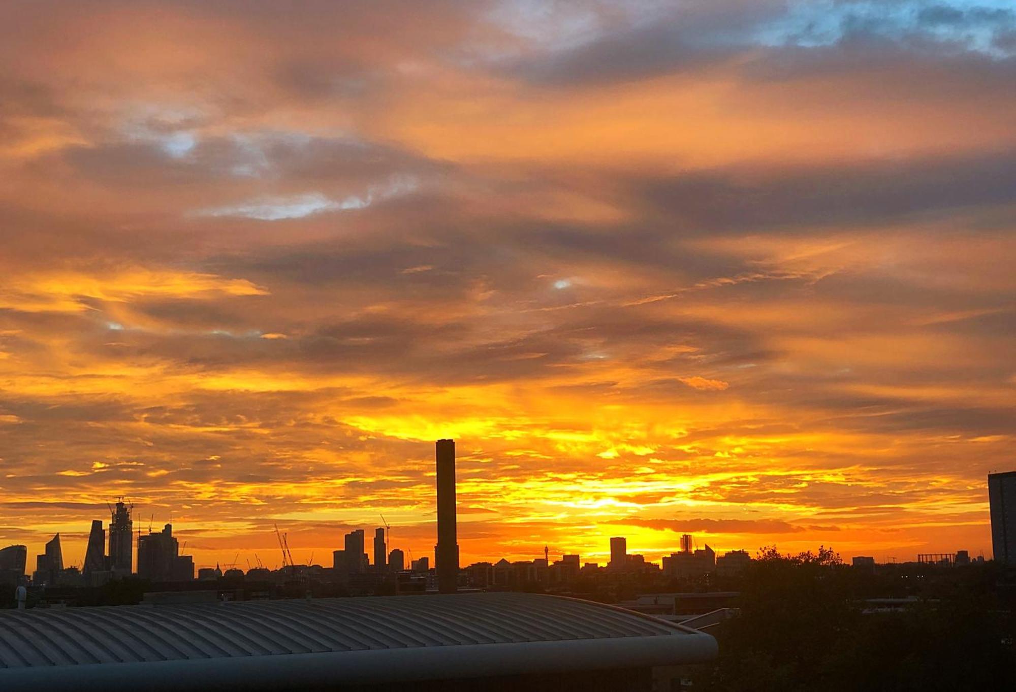 Sunset Heights Bright 2br With Views And Free Parking Appartamento